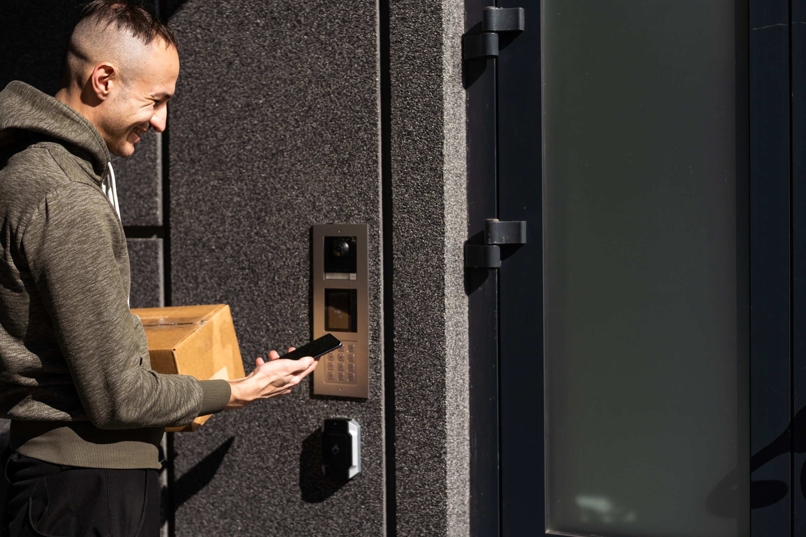 tuer-und-fenstersicherung-berlin-potsdam-elektronische-tuer-oeffnen